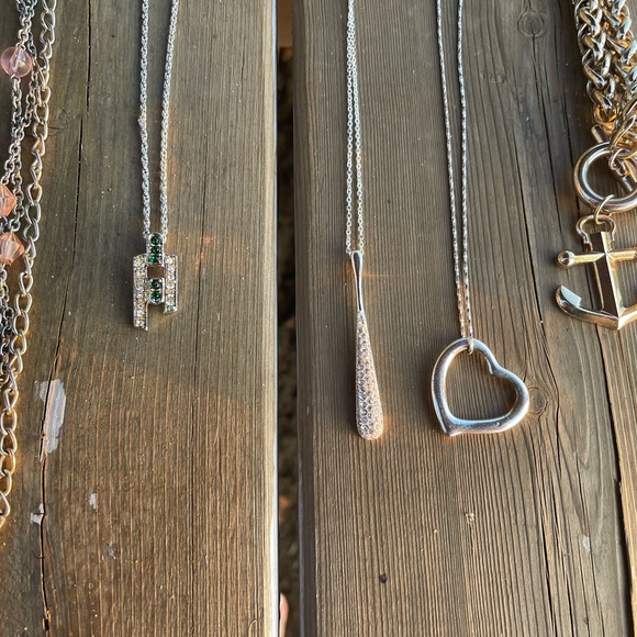 Collection of 15 Vintage and Modern Costume Jewelry Necklaces - Picture 11 of 15